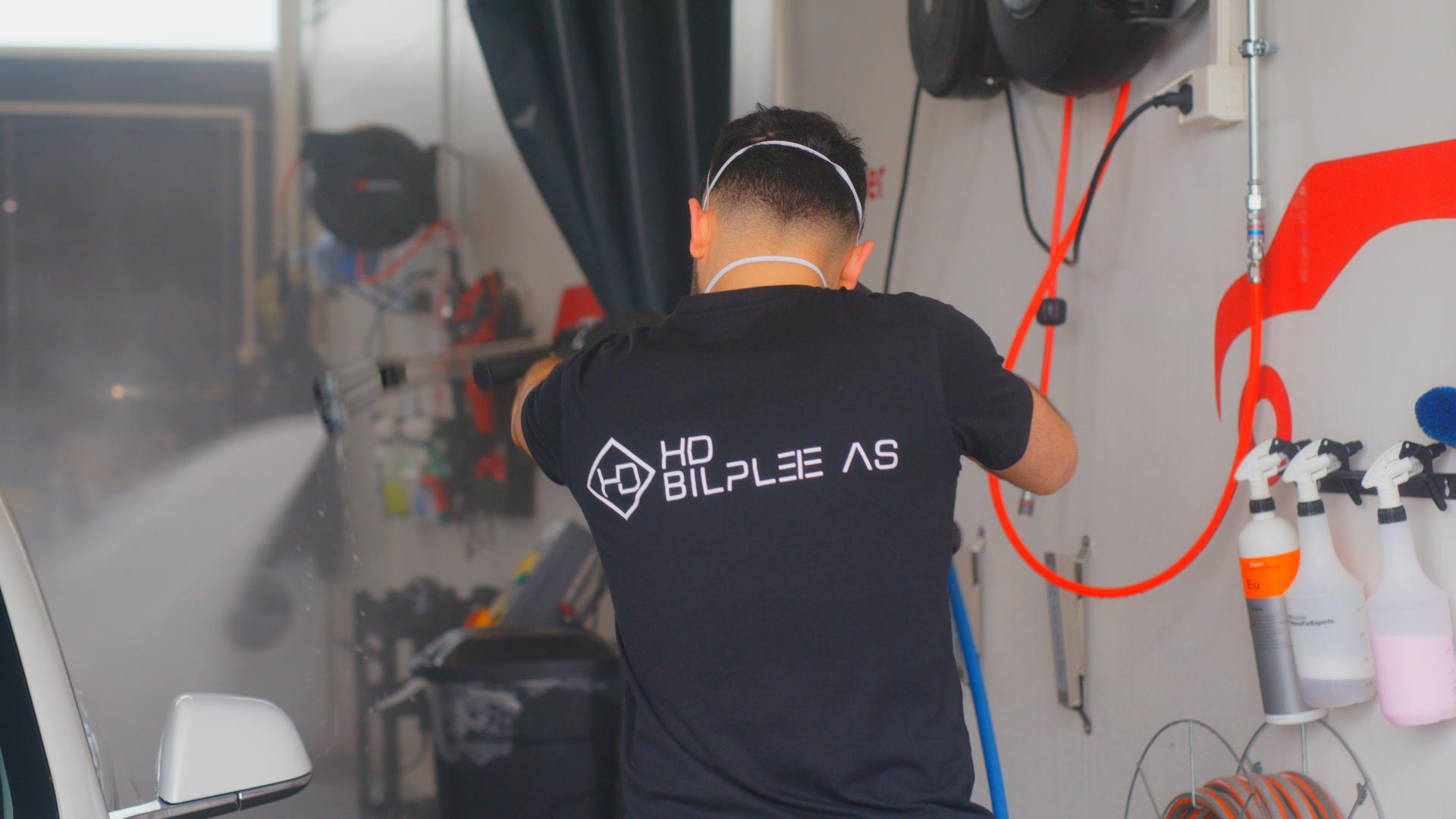 Detaljert inn- og utvendig vask